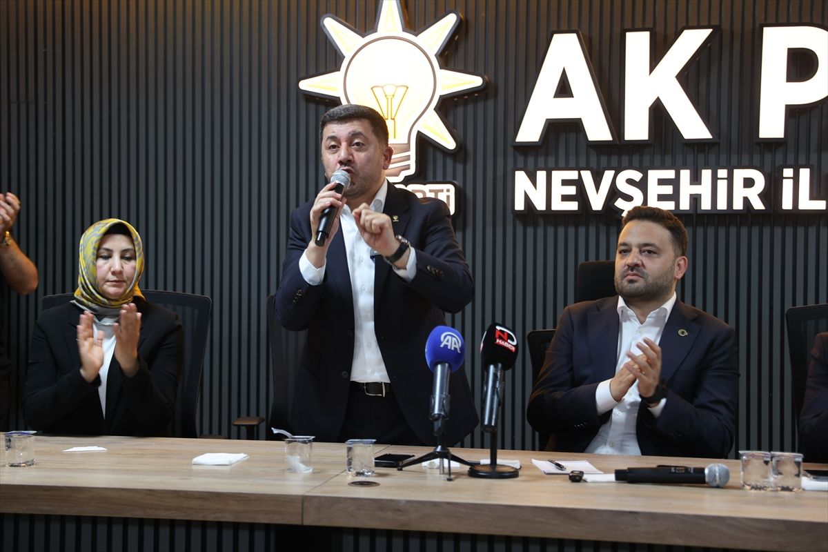 Rasim Arı AK Parti\'ye Döndü: \'Kendi Evime Geldim\'