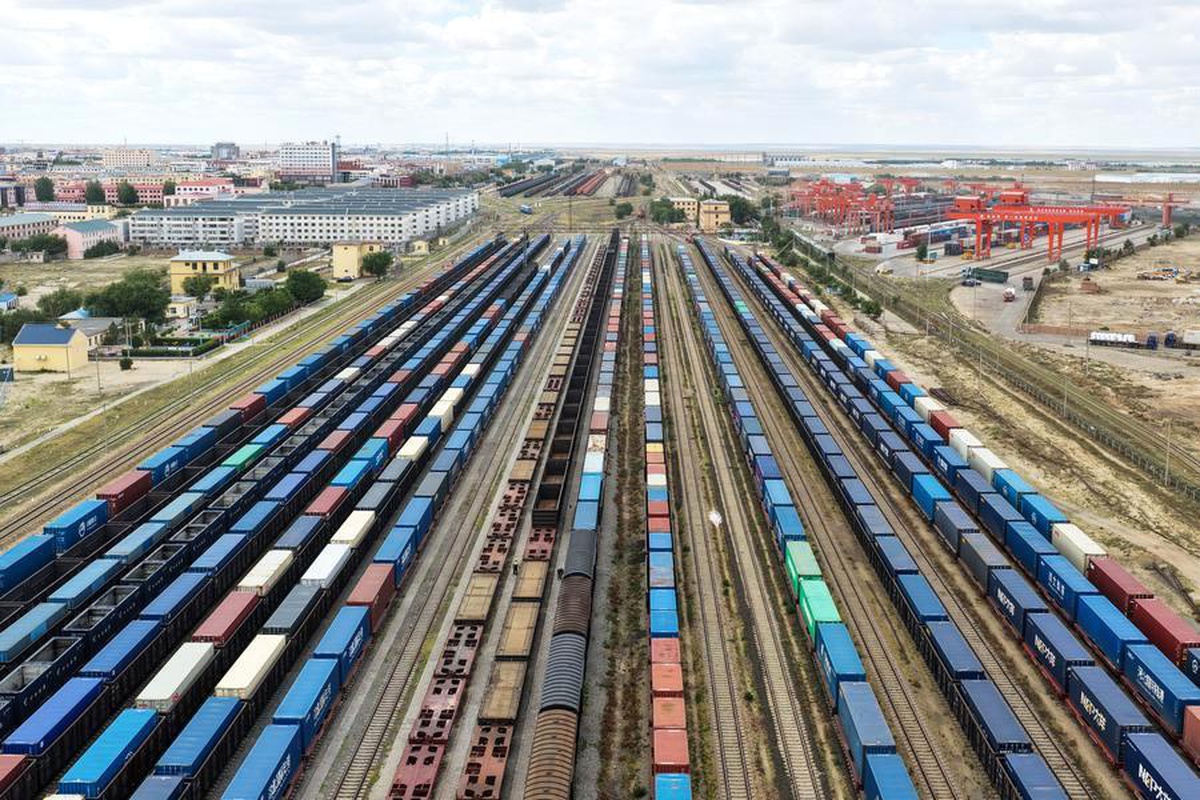 Erenhot: Çin-Avrupa Yük Treni\'nin Kilit Limanı