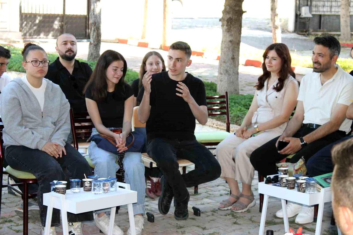 Okuyan Nesil Projesi\'nde Kitap Söyleşisi