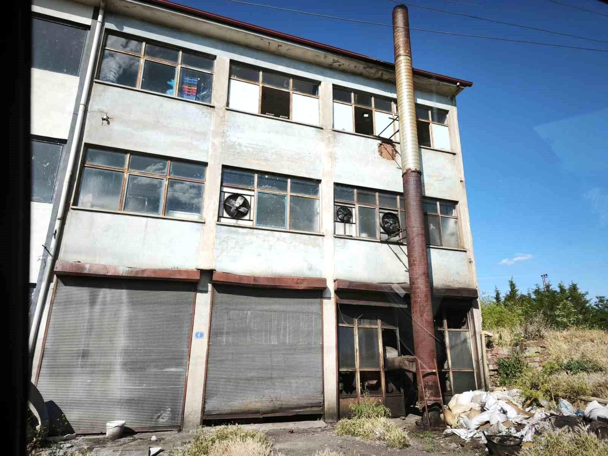Ankara\'da 9 Ton Bozuk Süt Ele Geçirildi