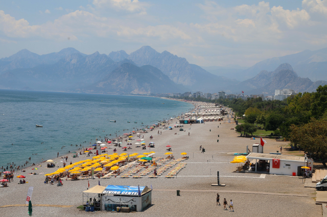 Antalya kavruluyor! Hissedilen sıcaklık 47 dereceye çıktı
