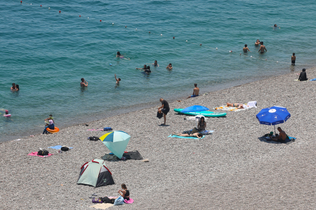 Antalya kavruluyor! Hissedilen sıcaklık 47 dereceye çıktı