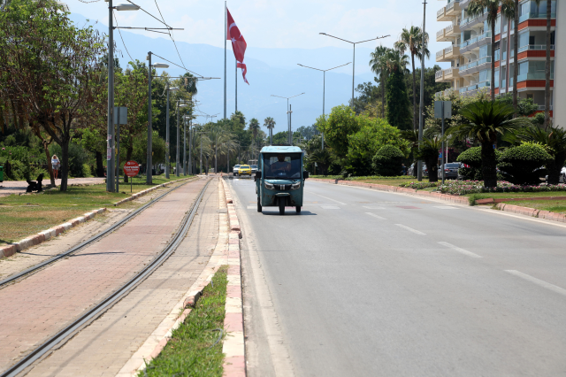 Antalya kavruluyor! Hissedilen sıcaklık 47 dereceye çıktı