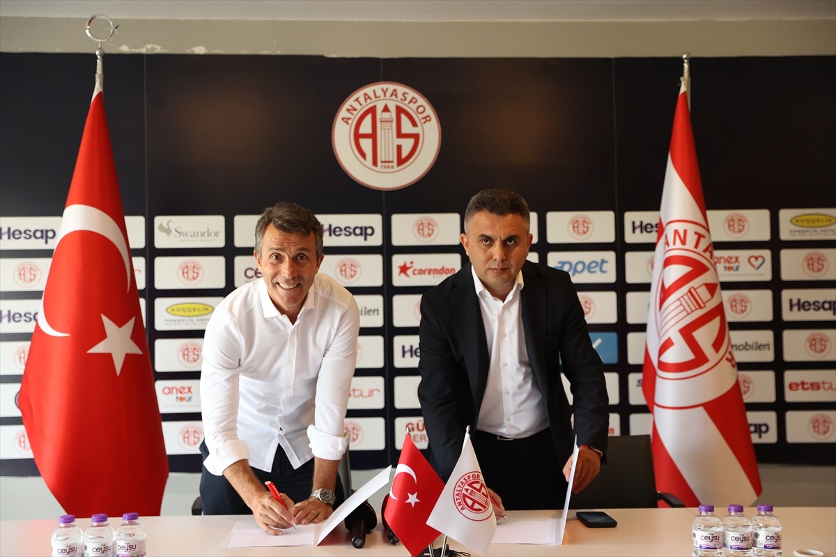 Antalyaspor, Bülent Korkmaz ile Anlaştı