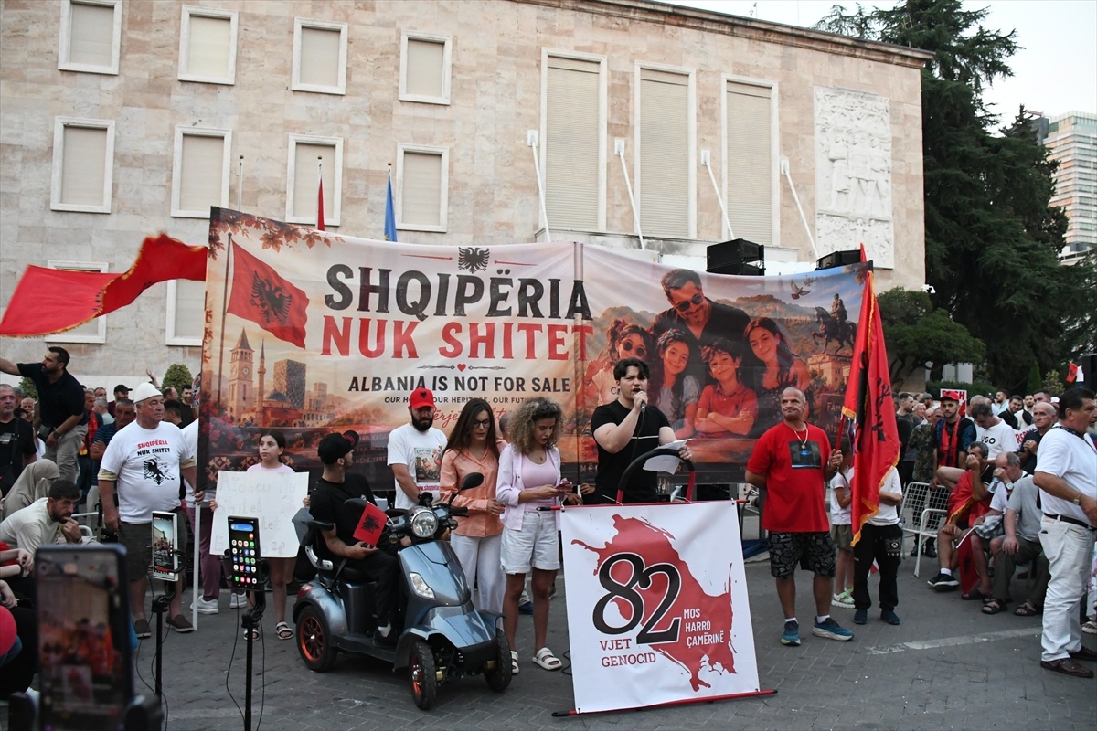 Arnavutluk\'ta Trump projesine protesto: \'Ülke satılık değil\'
