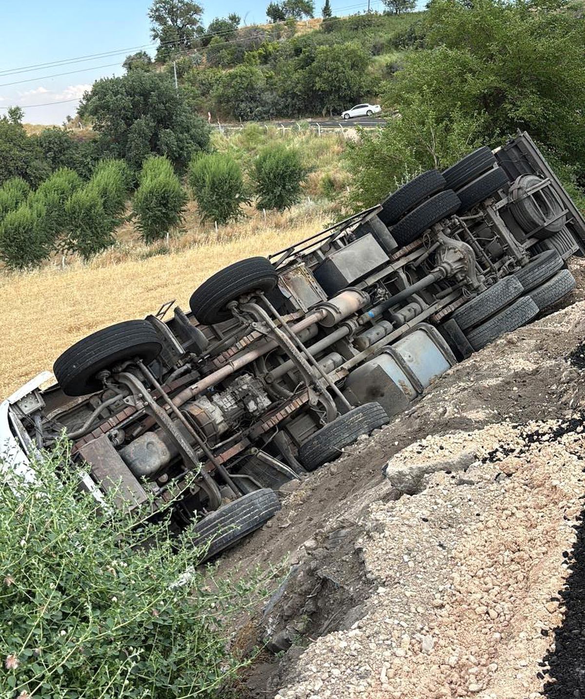 Kamyon Devrildi, Tonlarca Arpa Saçıldı