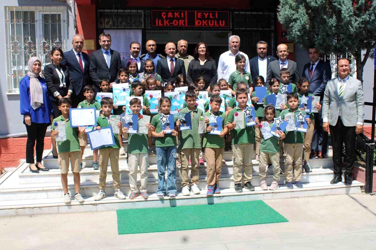Aydın\'da 190 bin öğrenci karne aldı