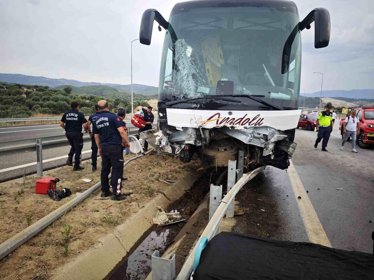 Aydın-Denizli otoyolunda feci kaza: 1\'i ağır 20 yaralı