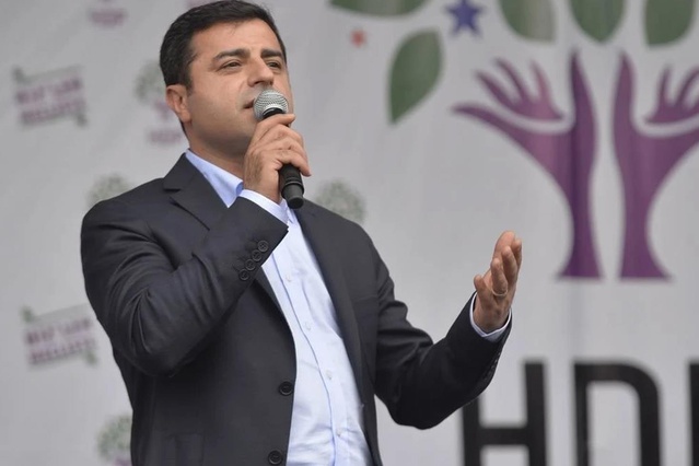 Başak Demirtaş, Selahattin Demirtaş’ın yeni fotoğrafını paylaştı