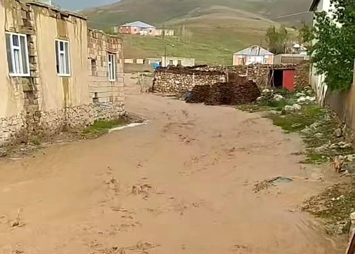 Başkale\'de sağanak sonucu sel meydana geldi