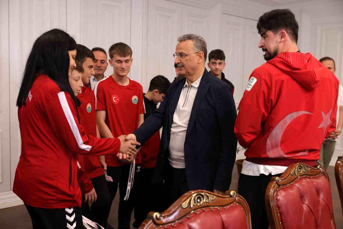 Başkan Kurnaz: "Avrupa üçüncüsü olan sporcumuz bizleri gururlandırdı"