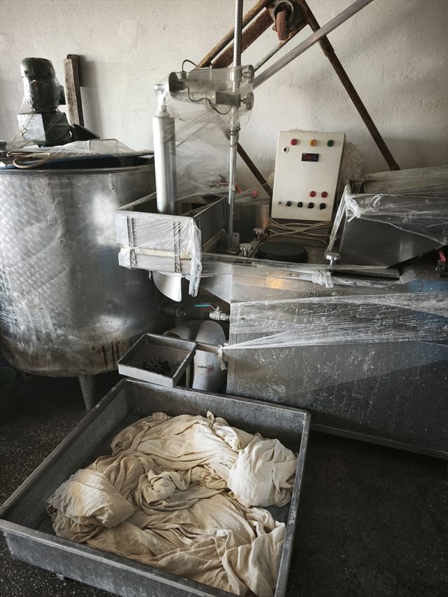 Başkentte 9 ton bozuk süt ve süt ürünü ele geçirildi