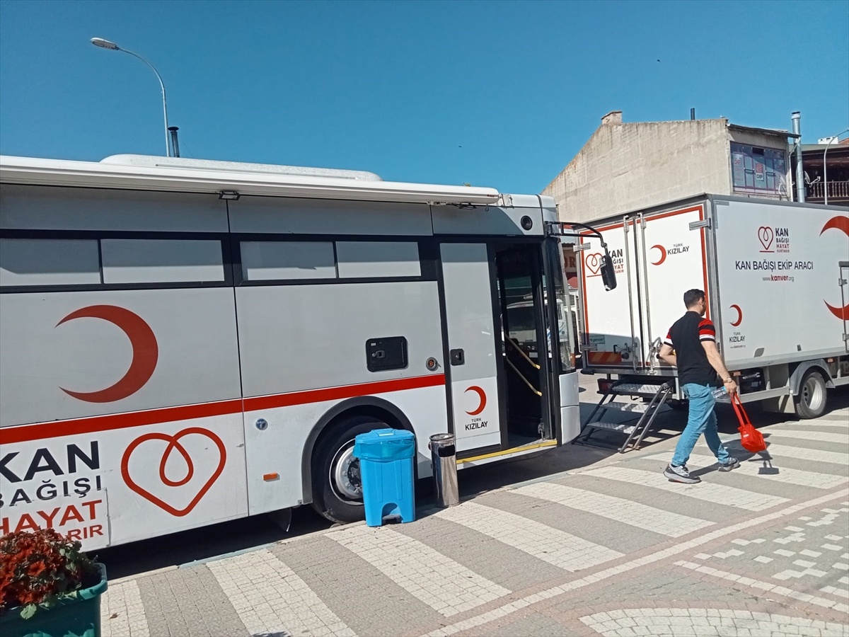 Pazaryeri\'nde Kan Bağışı Kampanyası