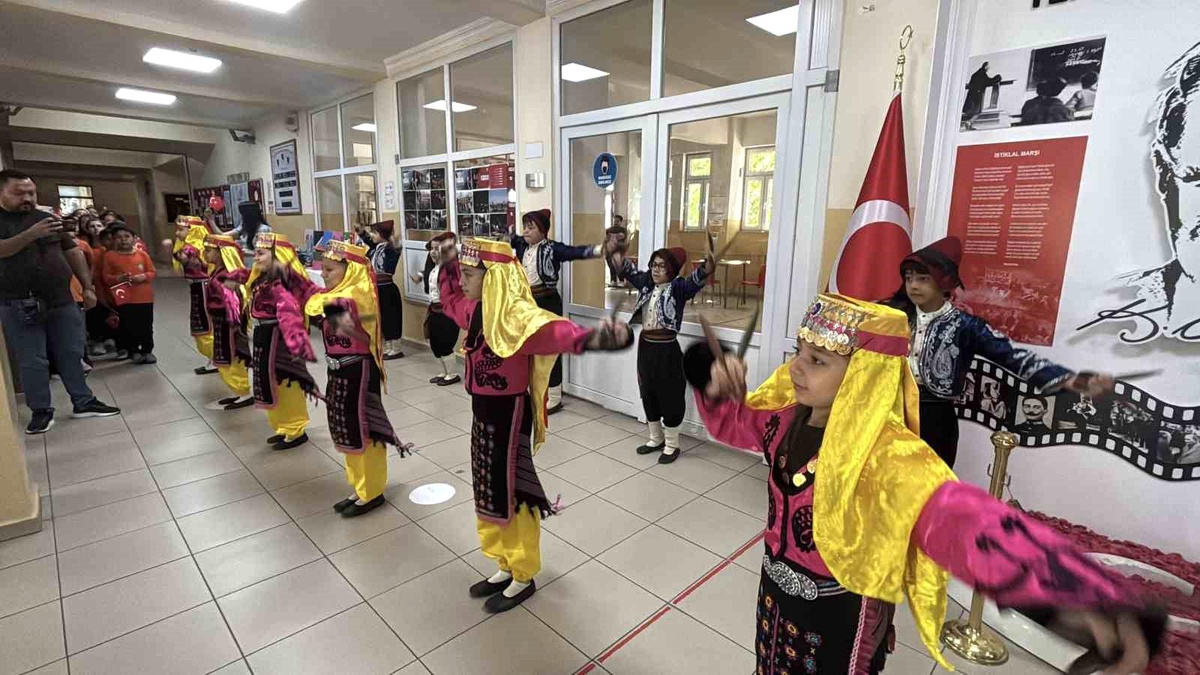 Bolu\'da 49 Bin Öğrenci Karnelerini Aldı