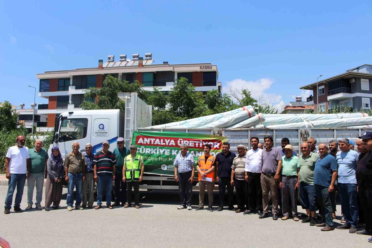 Büyükşehir\'den Gazipaşalı üreticilere naylon desteği