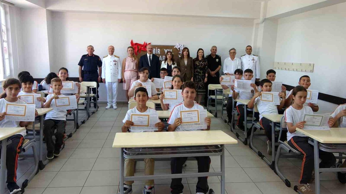 Çanakkale\'de 80 Bin Öğrenci Karnelerini Aldı