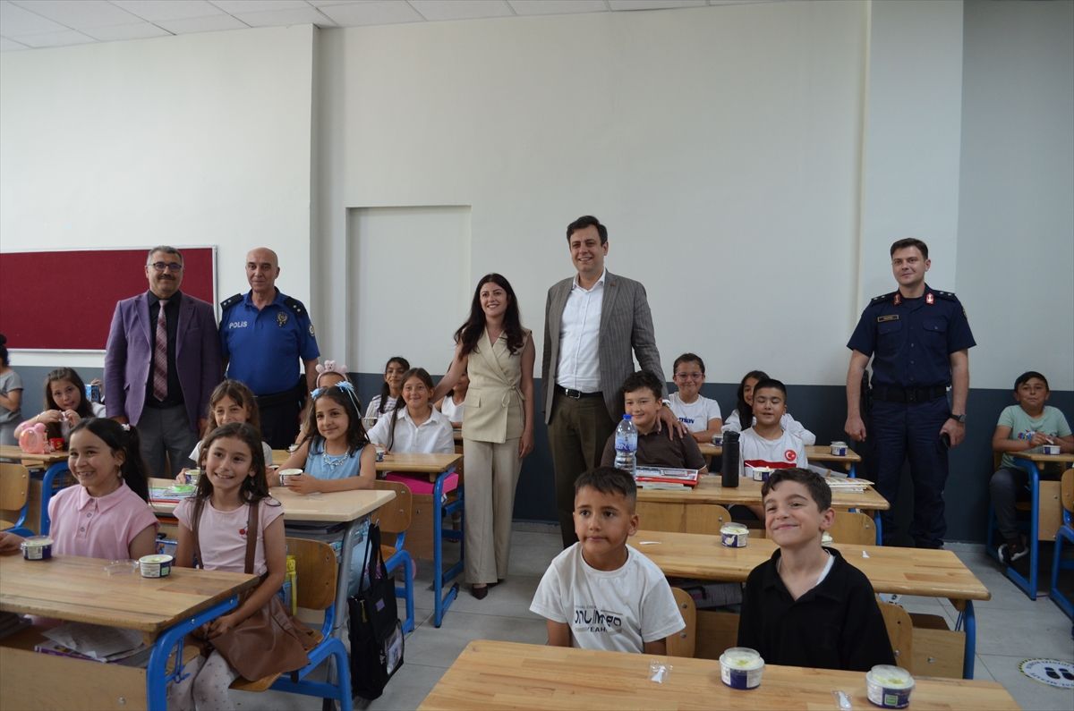 Şabanözü ve Ilgaz\'da 1749 öğrenci karne aldı, yaz tatili başladı