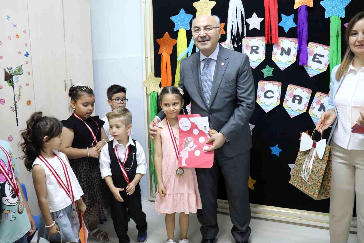 Denizli\'de 180 bin öğrenci karne aldı