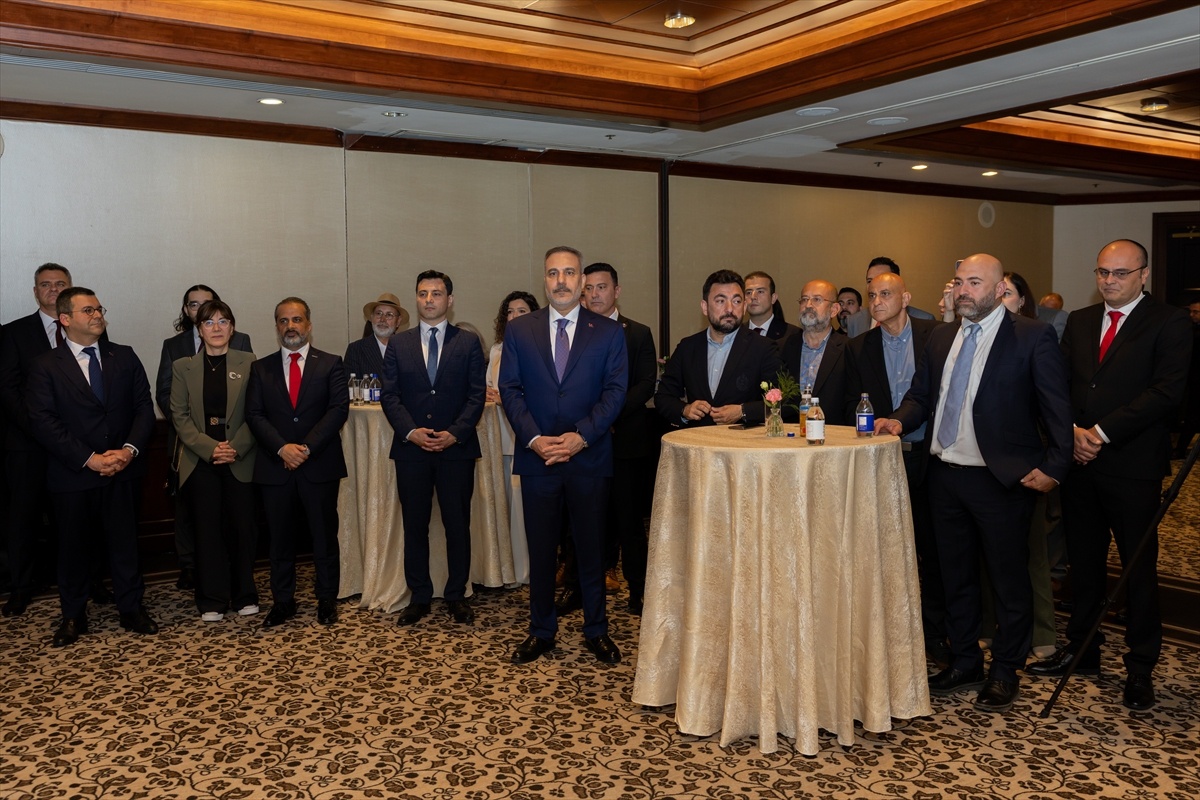 Hakan Fidan Toronto\'da Türk İş İnsanlarıyla Buluştu