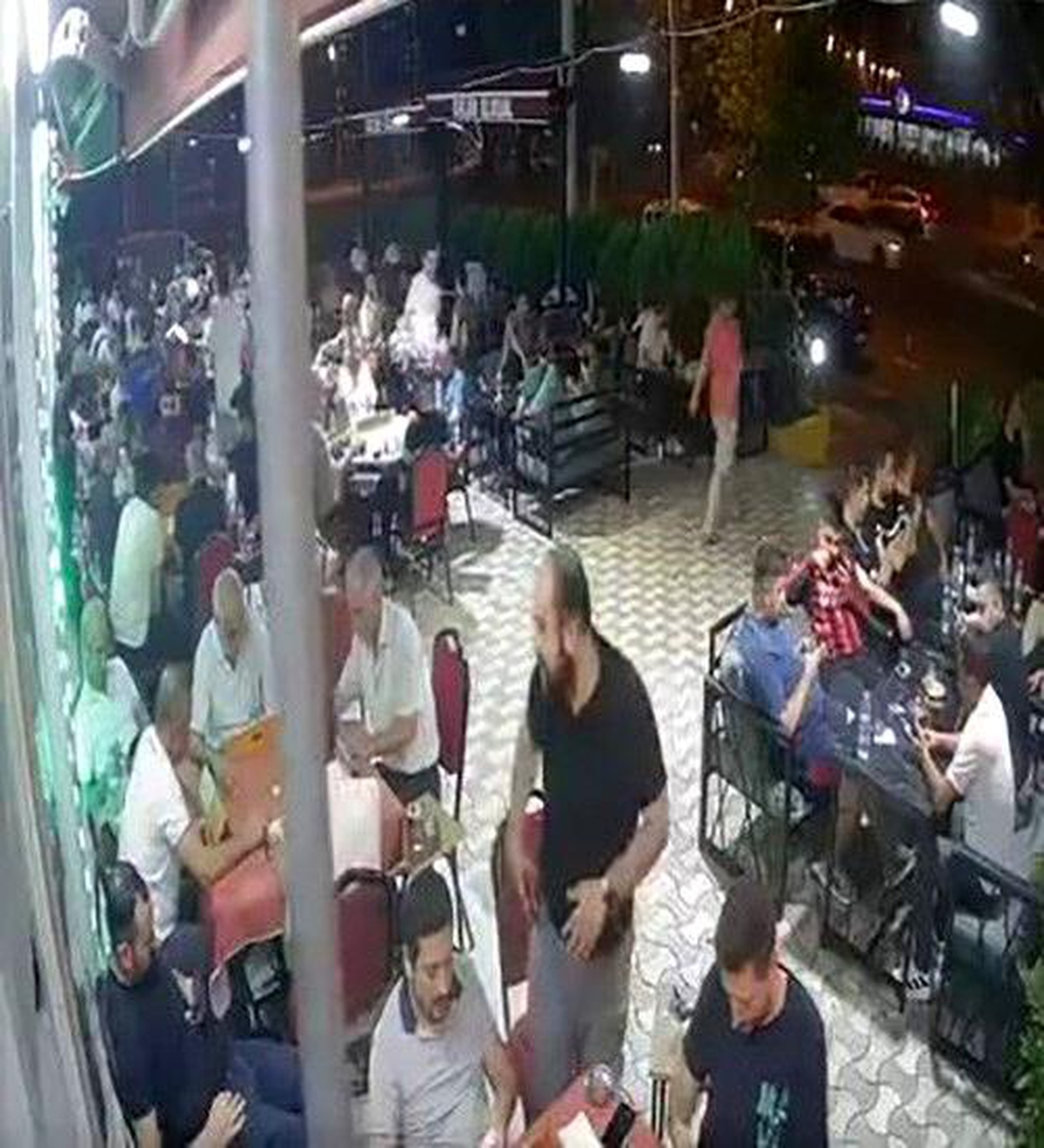 Diyarbakır\'da Yaya Kazası Güvenlik Kamerasında