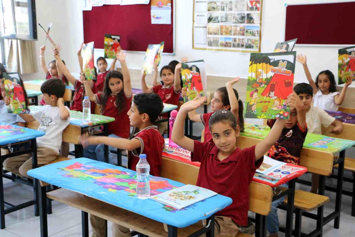 Diyarbakır\'da 477 bin öğrenci karne heyecanı yaşadı