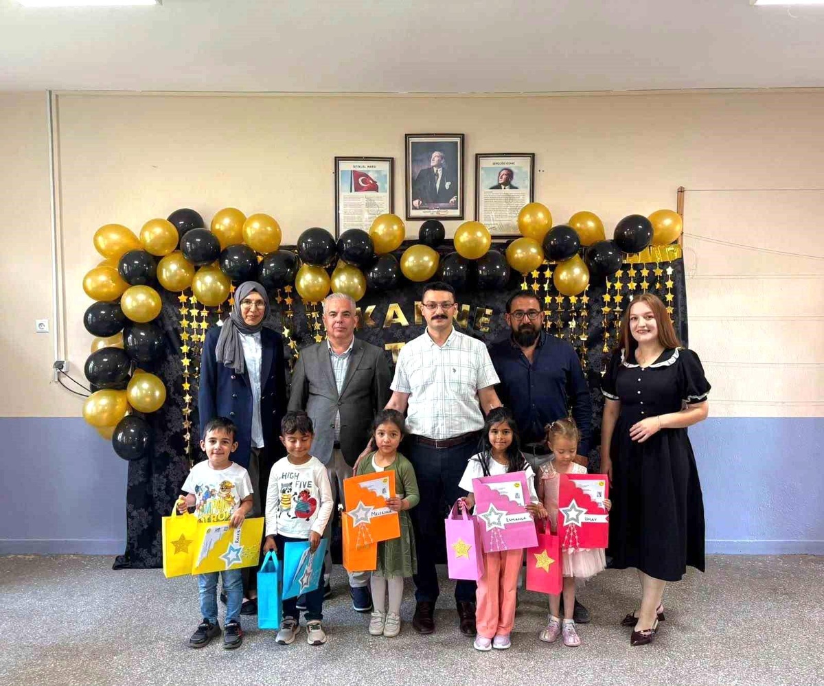 Emirdağ Tez İlkokulu\'nda Karne Sevinci