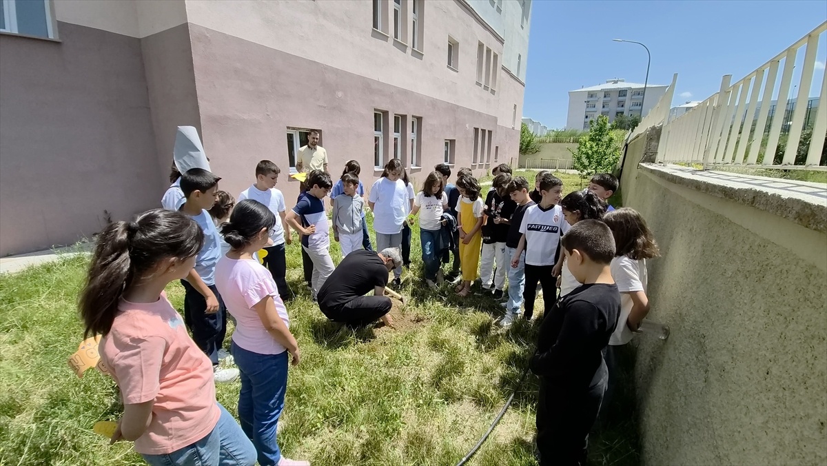 Öğrencilerden Öğretmene Vefa