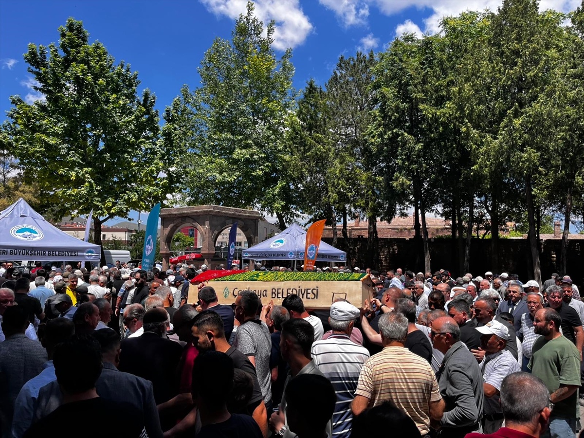 Nurten Çakmakoğlu Son Yolculuğuna Uğurlandı