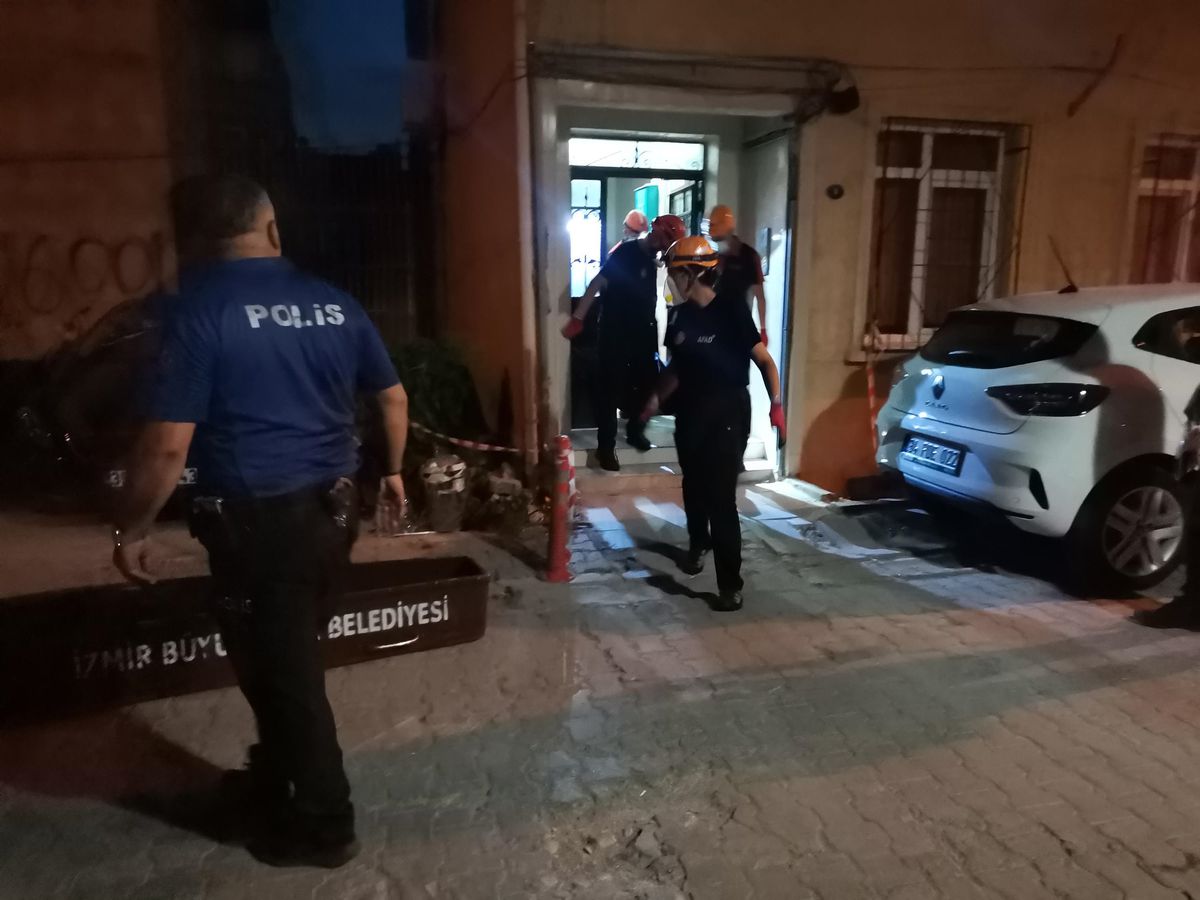İzmir\'de evde çıkan yangında hayatını kaybetti