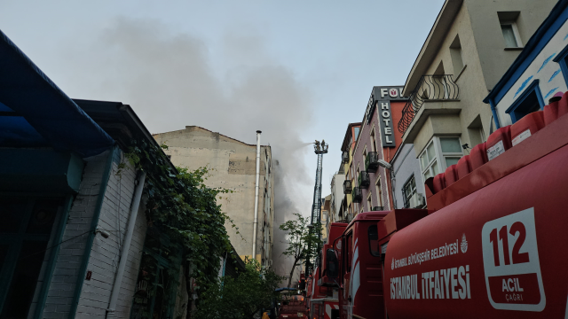Fatih'te 5 katlı iş hanında yangın: 1 yaralı