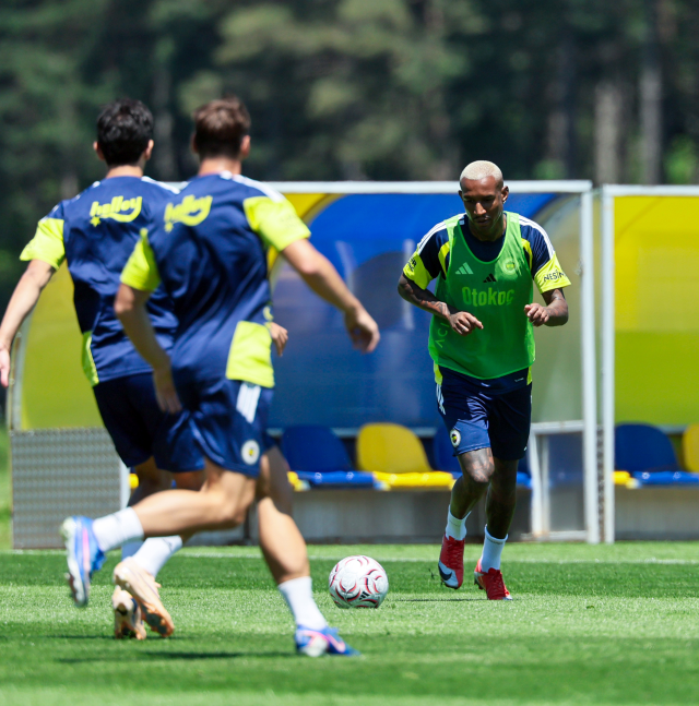 Fenerbahçe idmanında Guendouzi kavgası! Herkes onu kendi takımında istedi