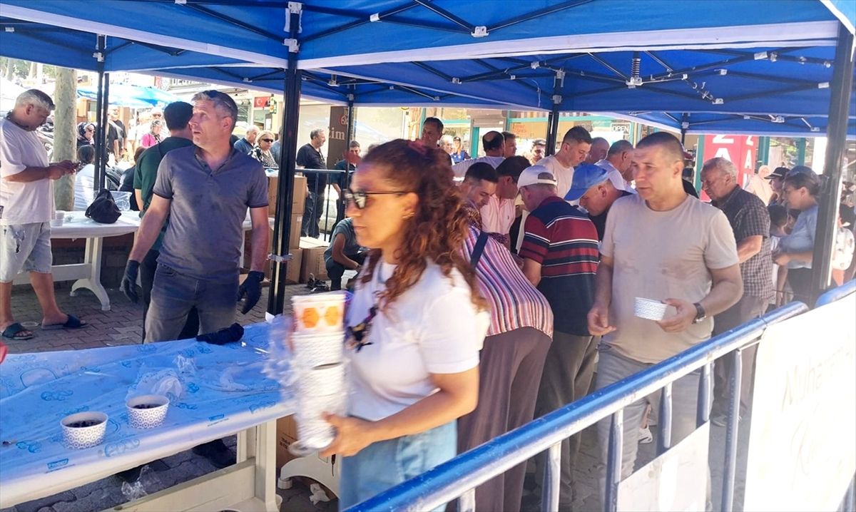 Gelibolu\'da Aşure İkramı