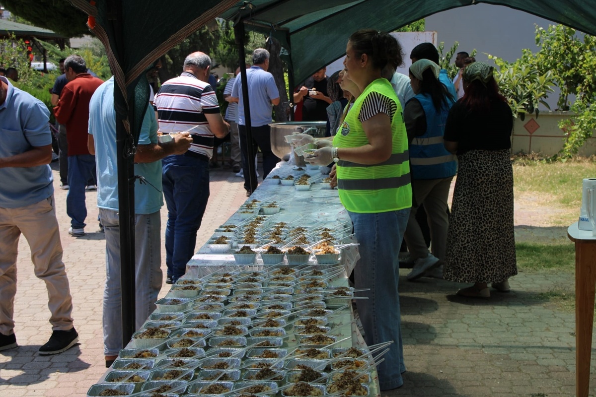 Hatay ve Mersin\'de Aşure İkramı