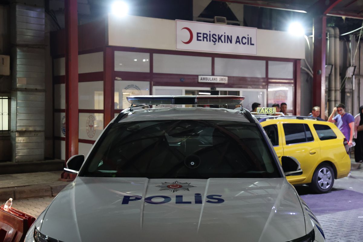 İzmir\'de Bıçaklı Kavga: 1 Ağır Yaralı
