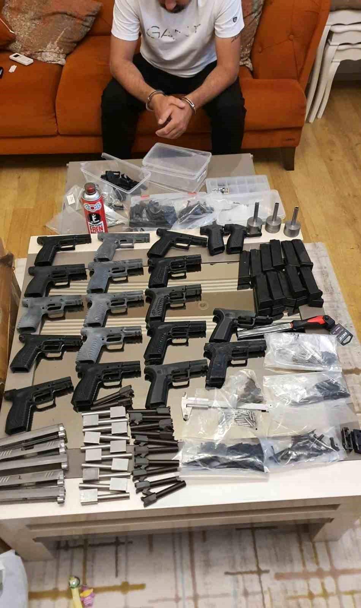 İzmir\'de Suç Örgütlerine Operasyon
