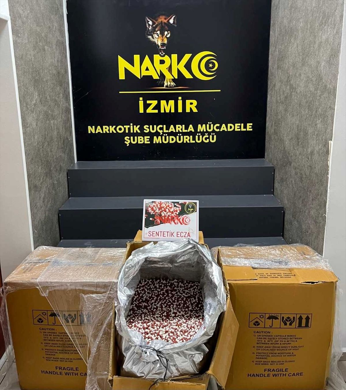 Buca\'da Uyuşturucu Operasyonu: 300 Bin Ecza Ele Geçirildi