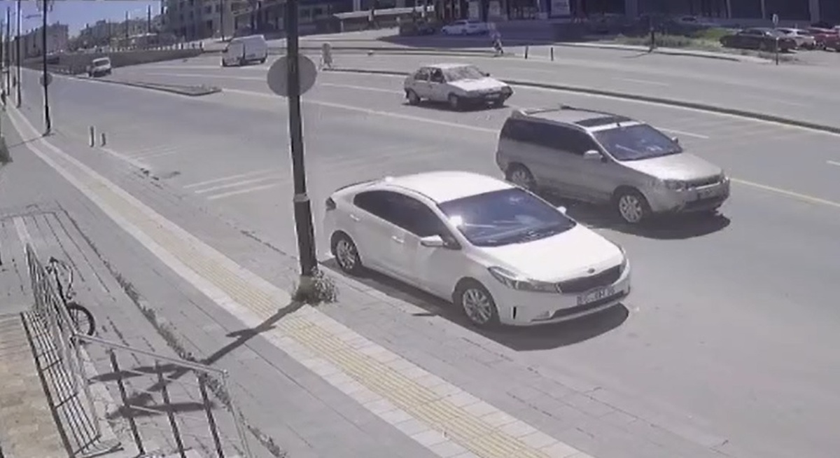 Sivas\'ta Elektrikli Bisiklet Kazası: Genç Yaralı