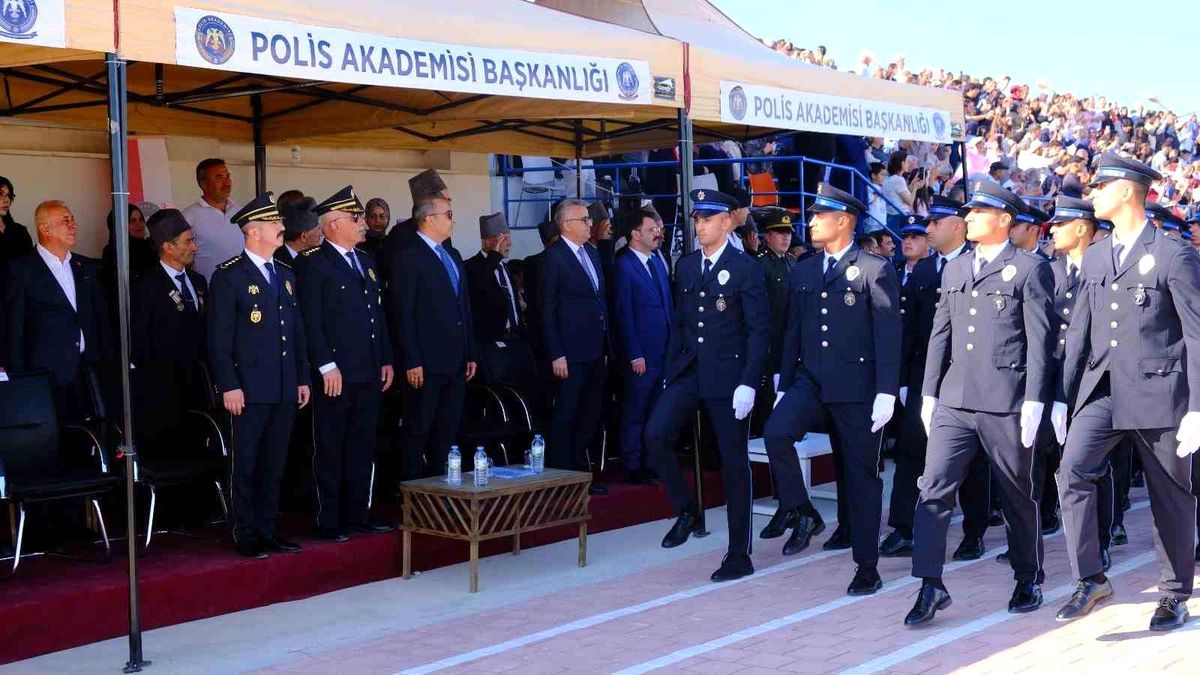Karaman\'da 409 Polis Adayı Mezun Oldu