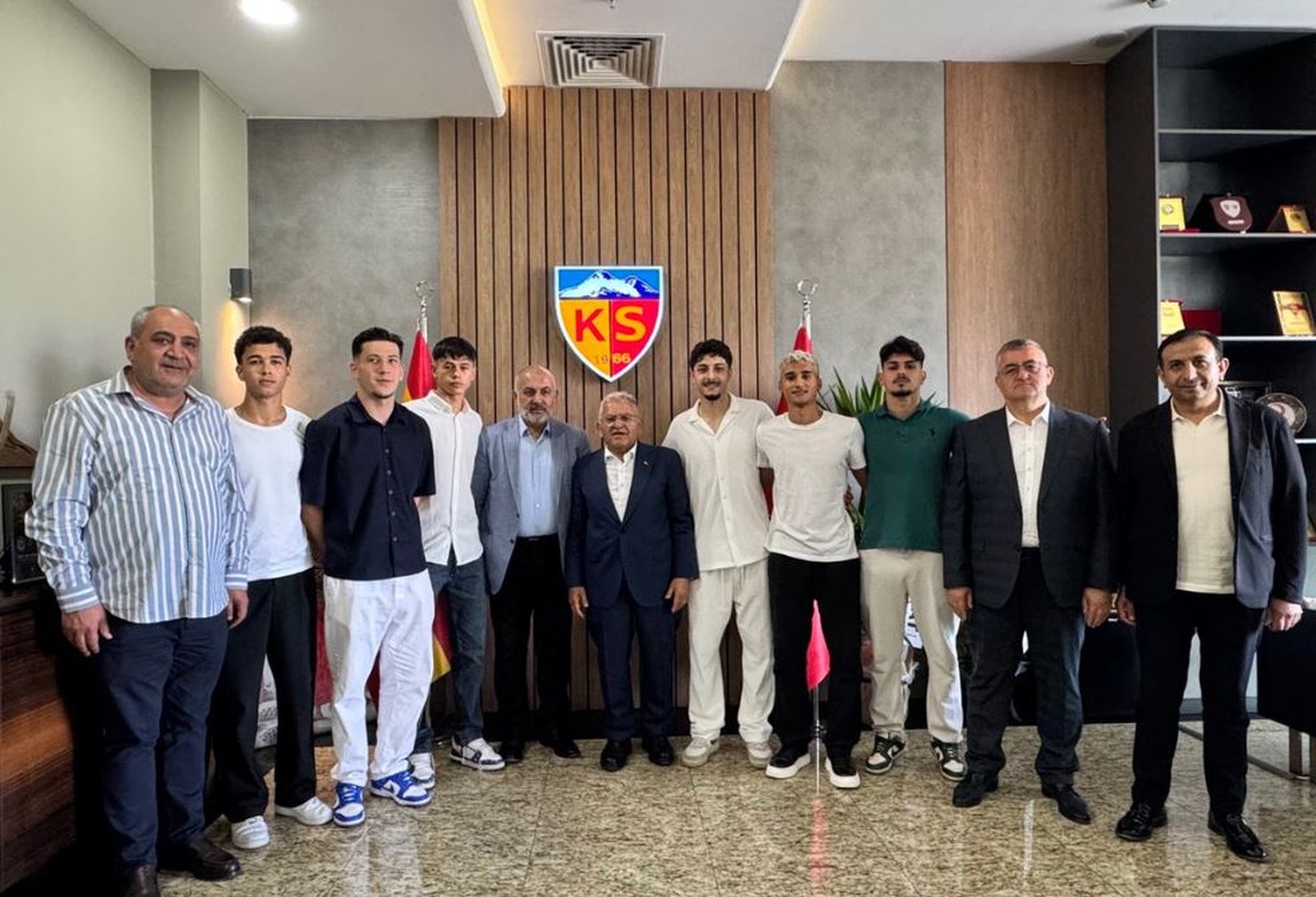 Kayserispor Alt Yapısından 6 Futbolcuya Profesyonel Sözleşme