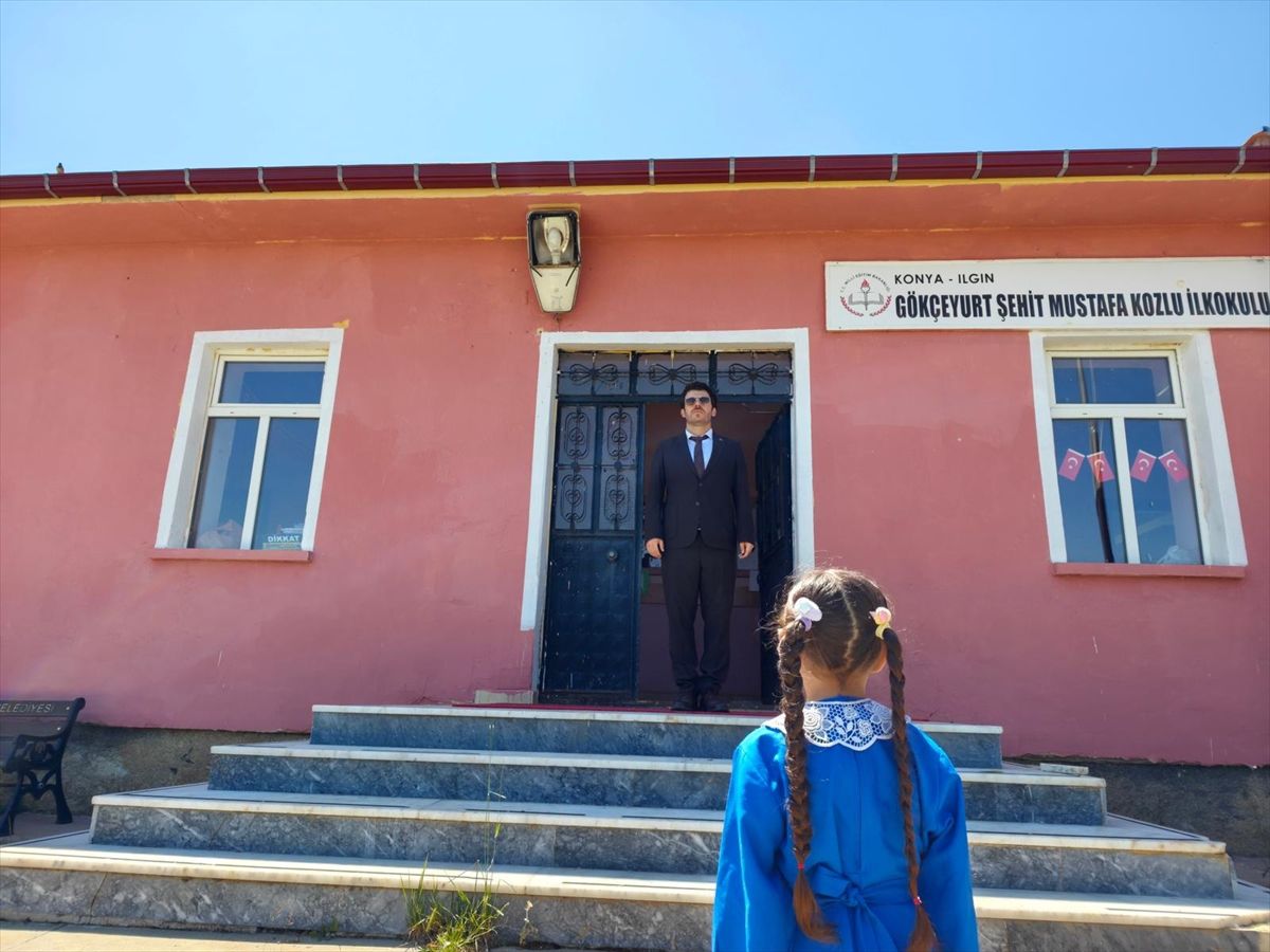 Tek öğrencili okulda karne sevinci