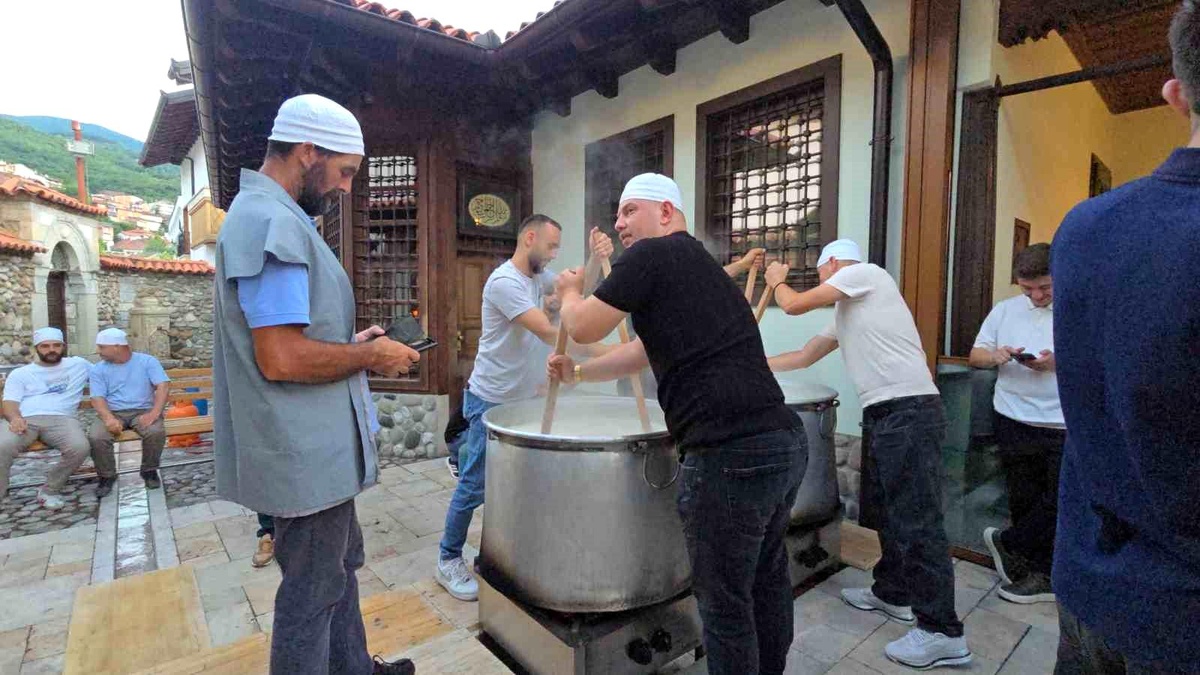 Kosova\'da Geleneksel Aşure Etkinliği