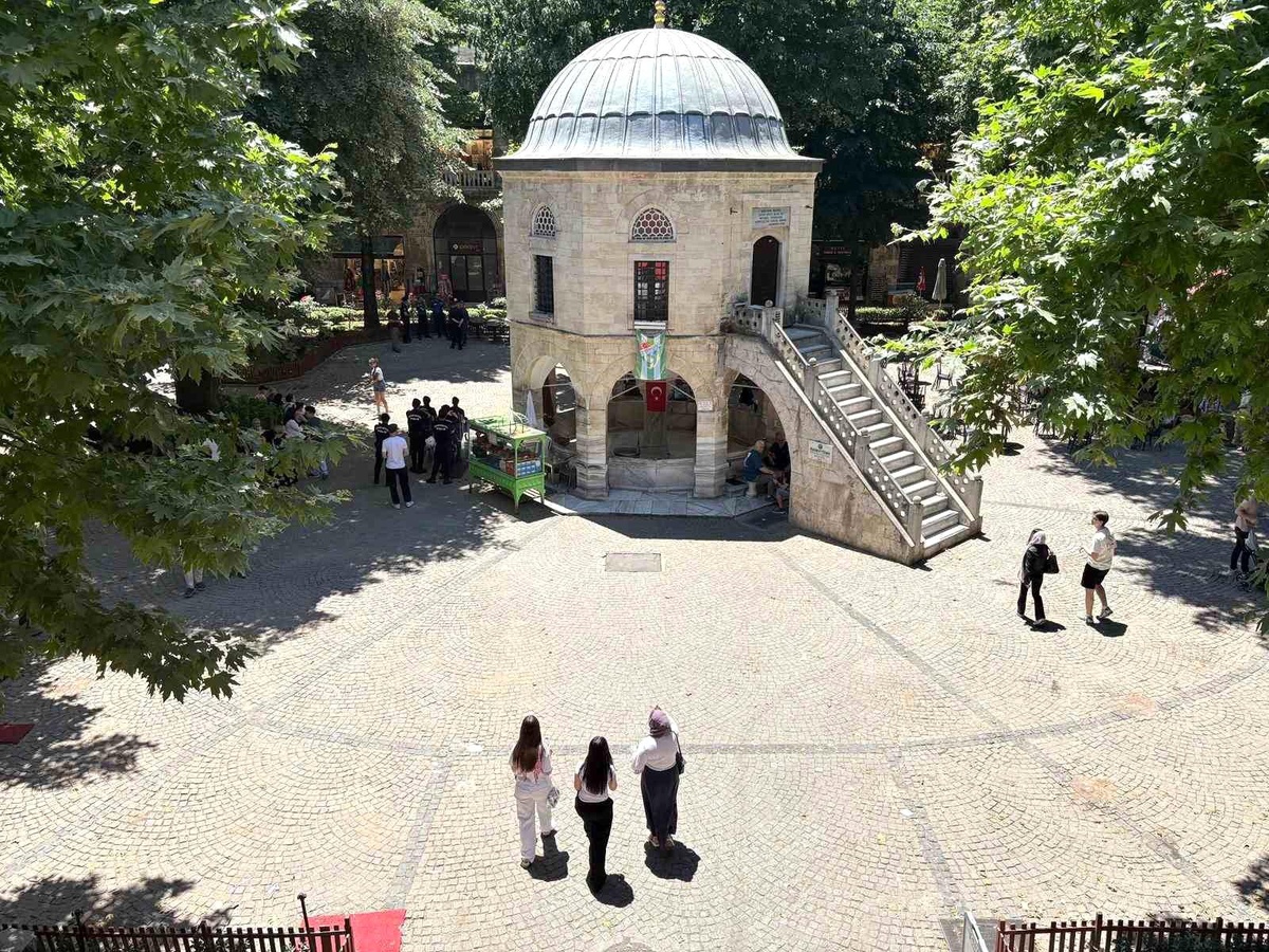 Kozahan\'da Avlu Tartışmaları Yeniden Gündemde
