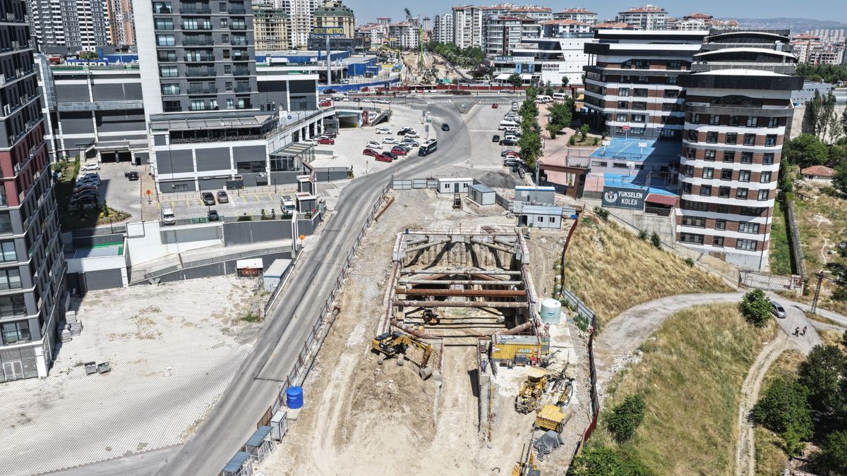 Mansur Yavaş, Mamak Metrosu\'nda İnceleme Yaptı