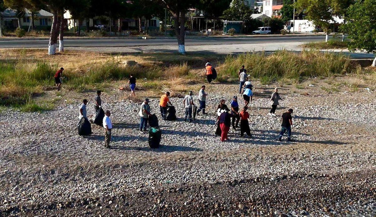Mersin\'de gençlerden sahil temizliği seferberliği