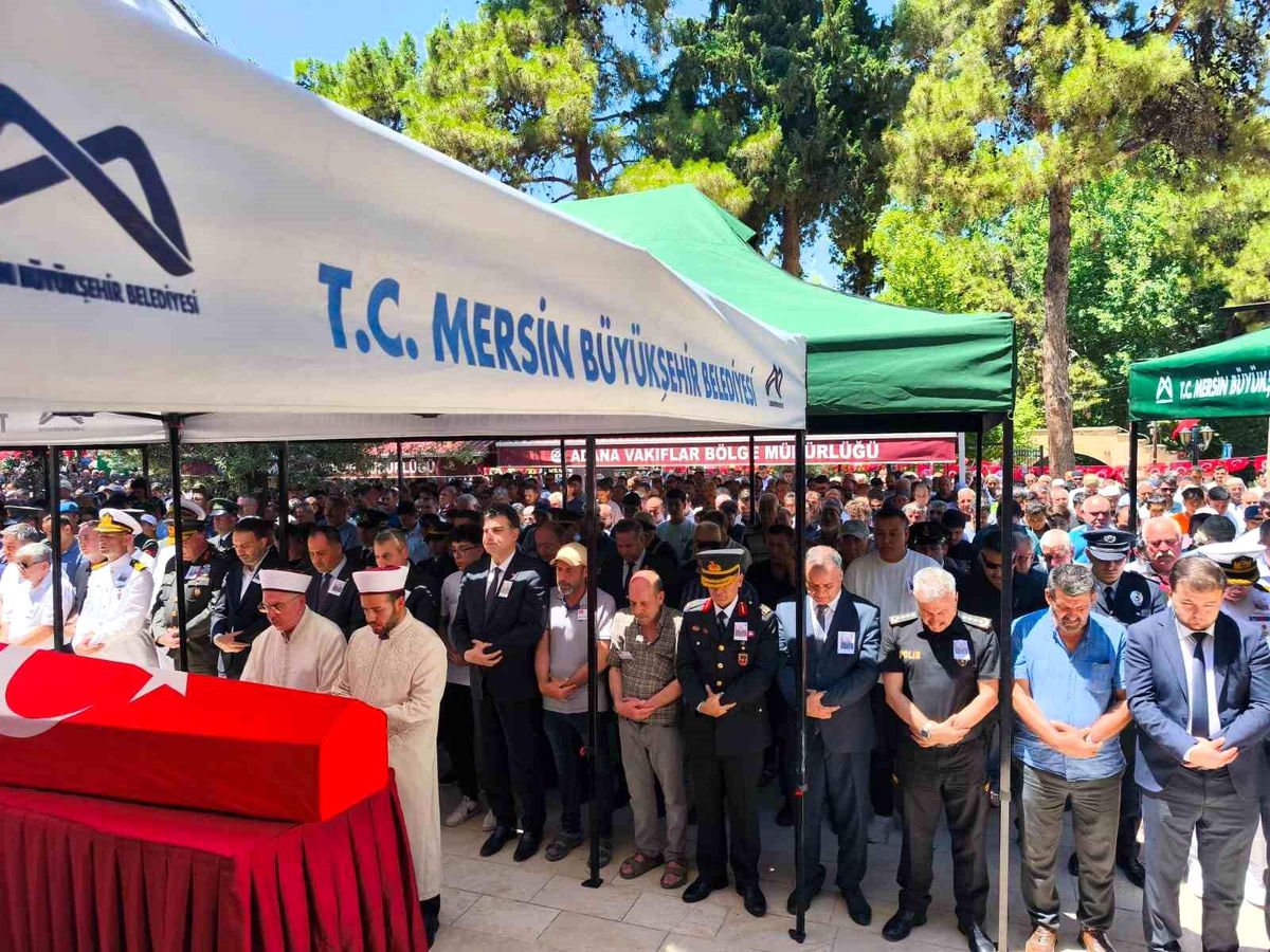 Fırat Kalkanı\'nda Şehit Olan Astsubay Kenan Şahin Mersin\'de Toprağa Verildi
