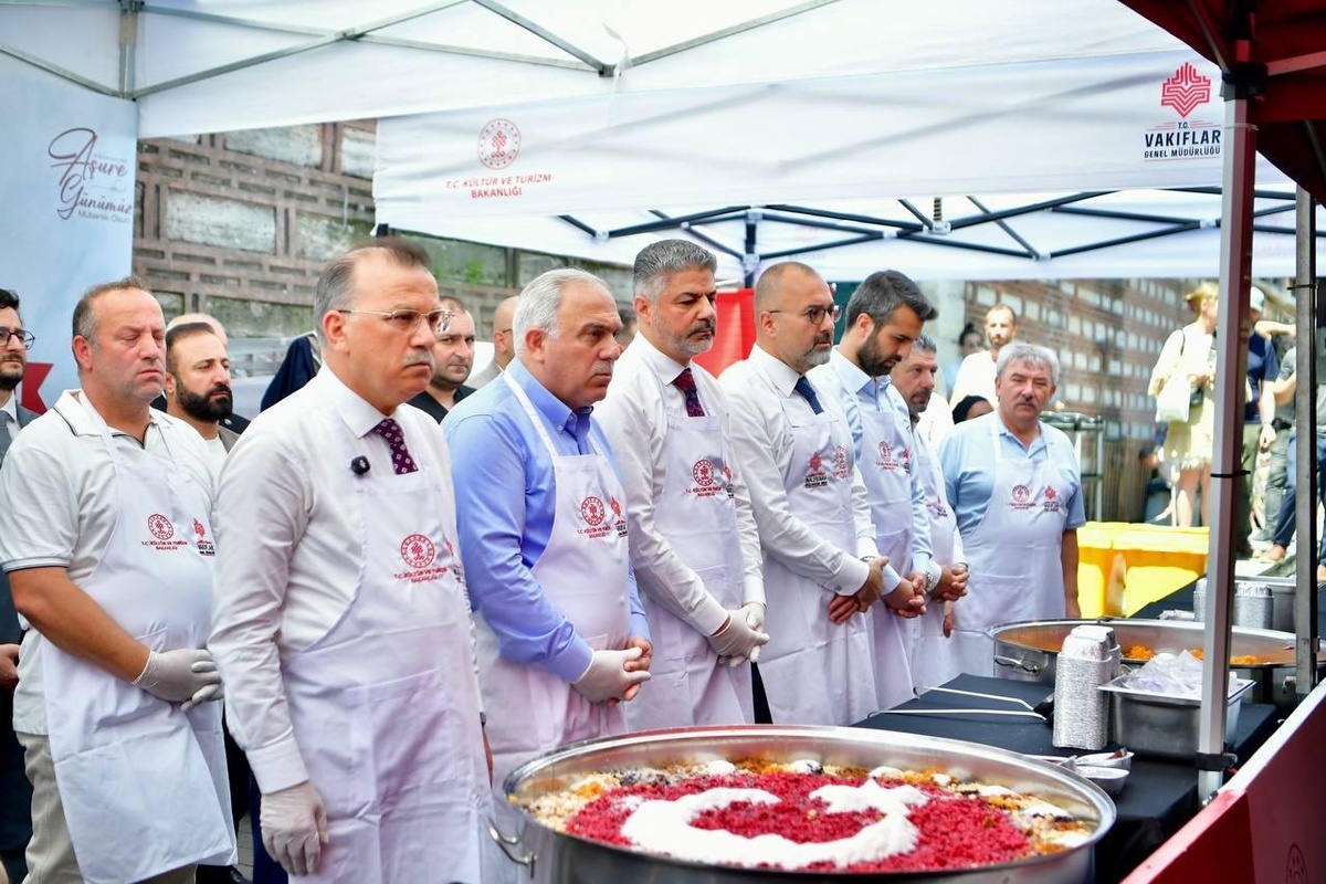 Mısır Çarşısı\'nda Geleneksel Aşure Günü