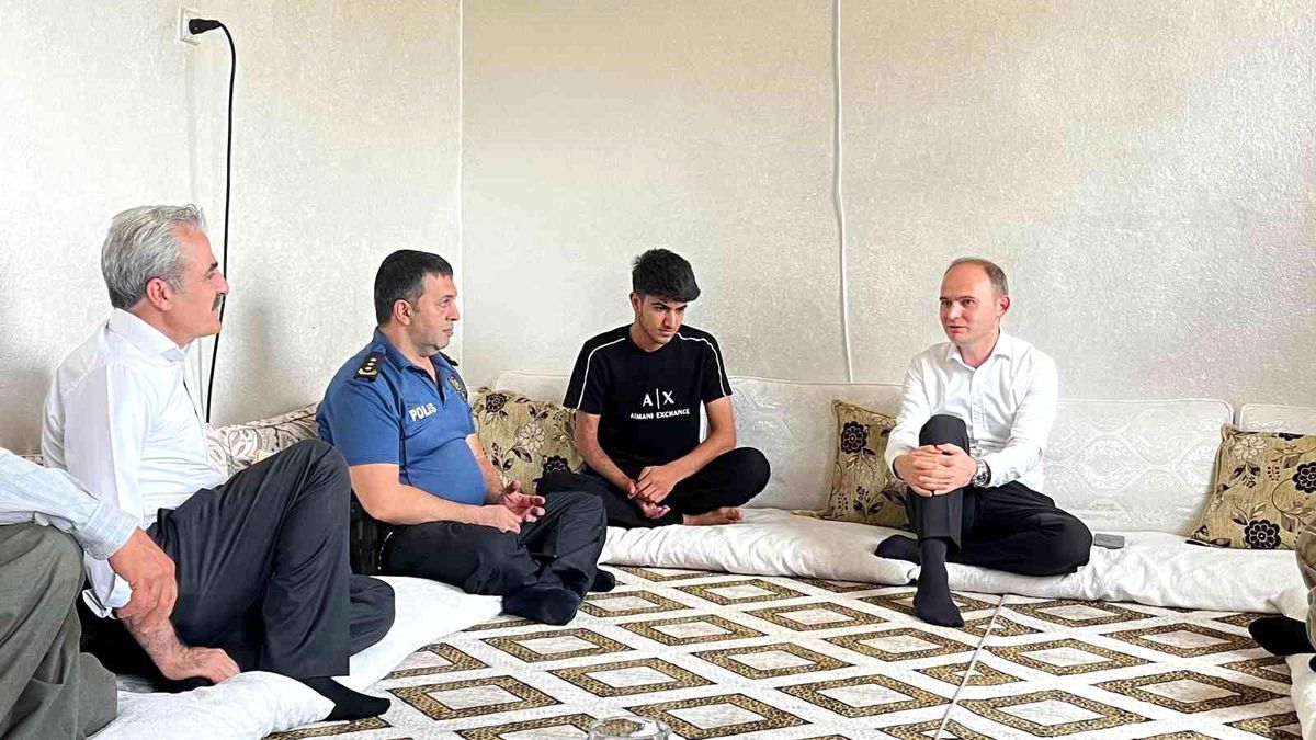 Yaralı Öğrencilere Karneleri Evde Verildi