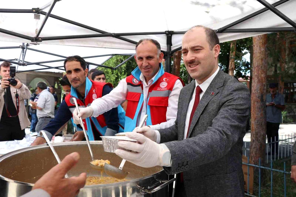 Oltu\'da Aşure Dağıtımı Yapıldı
