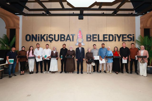 Onikişubat Belediyesi’nin Evlilik Okulu ilk mezunlarını verdi