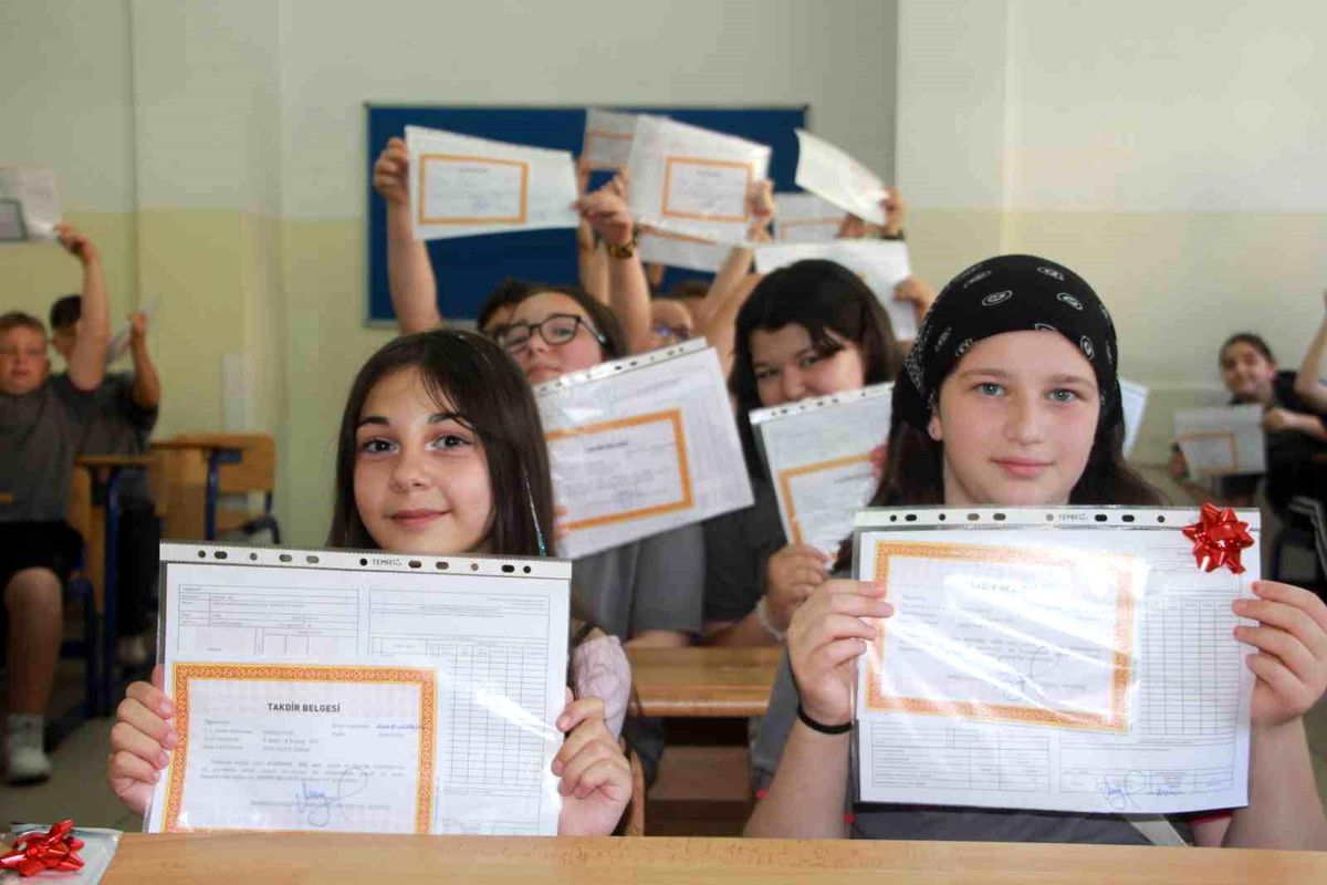 Ordu\'da 123 bin öğrencinin karne heyecanı